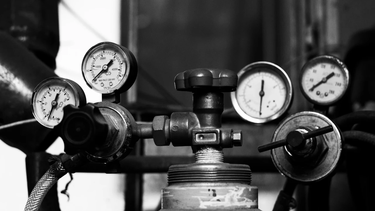 Pressure gauges on a gas regulator